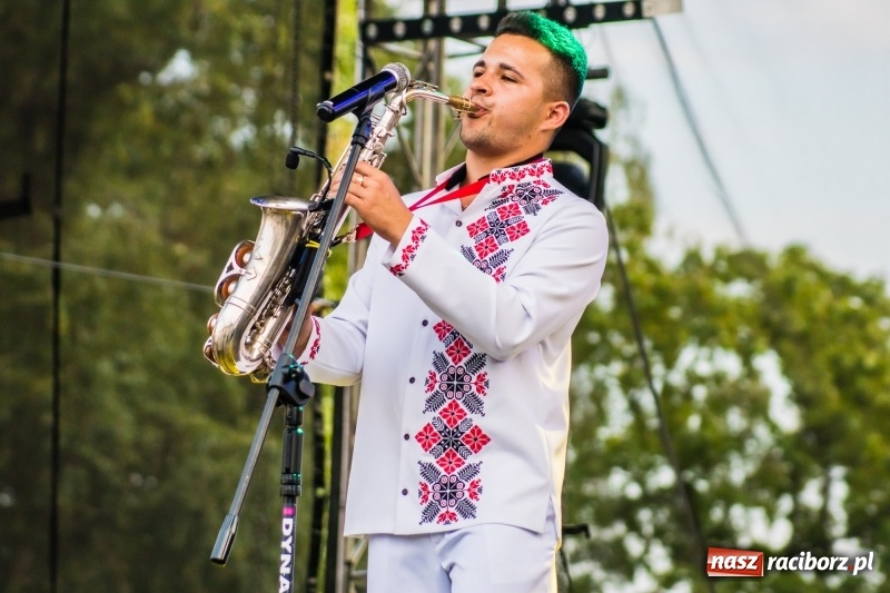 Zdjęcie w galerii na portalu naszraciborz.pl: Ukraińskie pieśni i tańce na memoriałowej scenie FOTO i WIDEO wiadomości z regionu