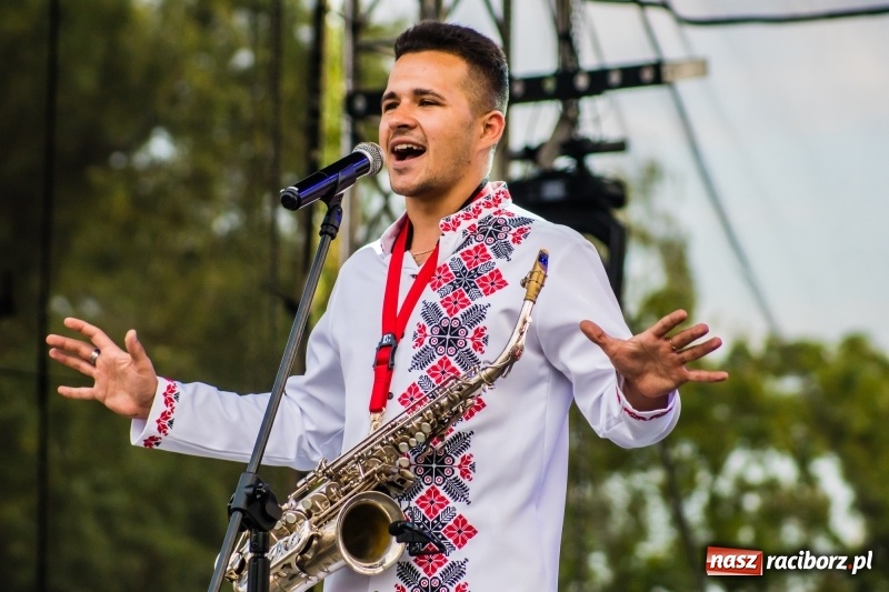Zdjęcie w galerii na portalu naszraciborz.pl: Ukraińskie pieśni i tańce na memoriałowej scenie FOTO i WIDEO wiadomości z regionu