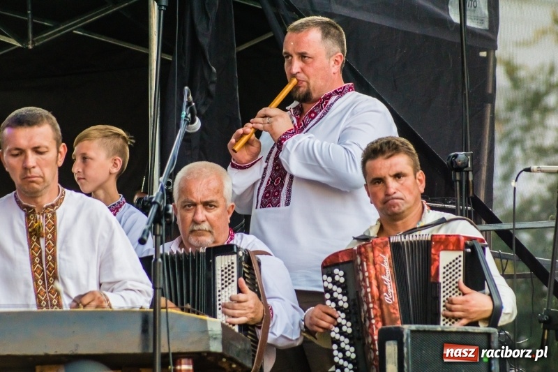 Zdjęcie w galerii na portalu naszraciborz.pl: Ukraińskie pieśni i tańce na memoriałowej scenie FOTO i WIDEO wiadomości z regionu