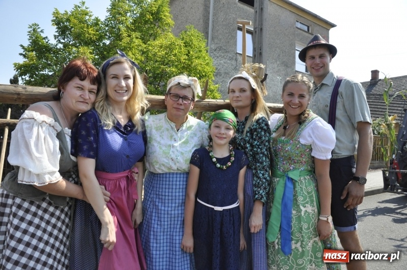 Zdjęcie w galerii na portalu naszraciborz.pl: Barack i Angela na dożynkach w Bolesławiu  wiadomości z regionu