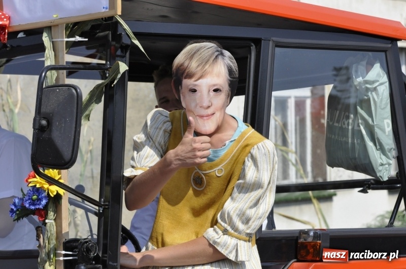 Zdjęcie w galerii na portalu naszraciborz.pl: Barack i Angela na dożynkach w Bolesławiu  wiadomości z regionu