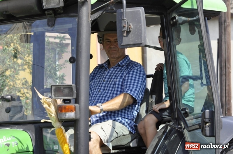 Zdjęcie w galerii na portalu naszraciborz.pl: Barack i Angela na dożynkach w Bolesławiu  wiadomości z regionu