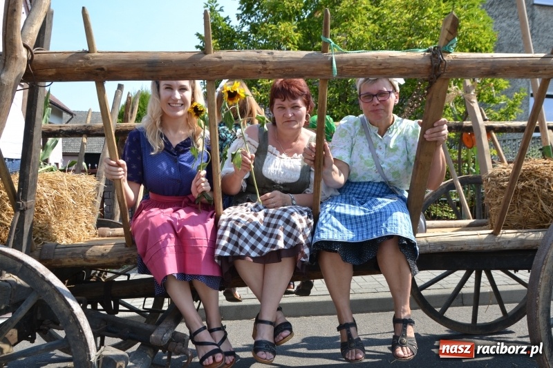 Zdjęcie w galerii na portalu naszraciborz.pl: Barack i Angela na dożynkach w Bolesławiu  wiadomości z regionu