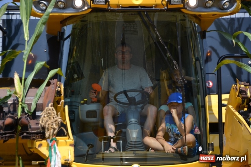 Zdjęcie w galerii na portalu naszraciborz.pl: Barack i Angela na dożynkach w Bolesławiu  wiadomości z regionu