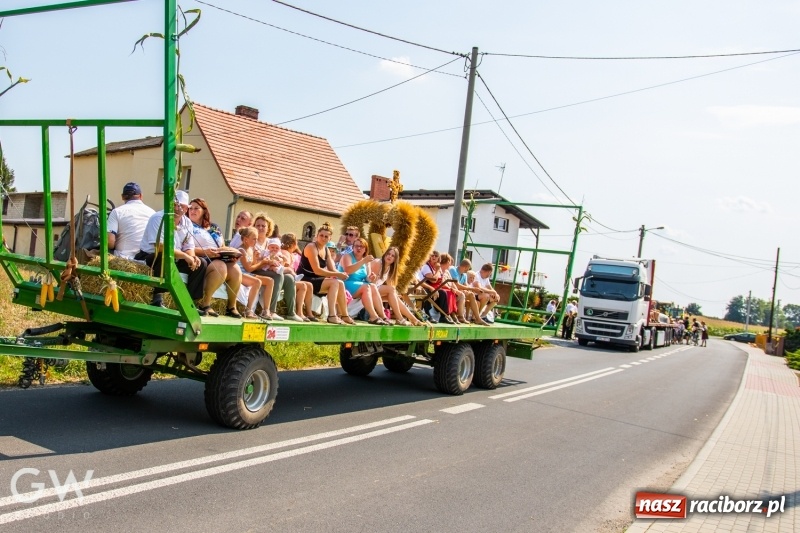 Zdjęcie w galerii na portalu naszraciborz.pl: Pierwsza pomoc na rowerach, czyli kolorowe dożynki w Makowie  wiadomości z regionu