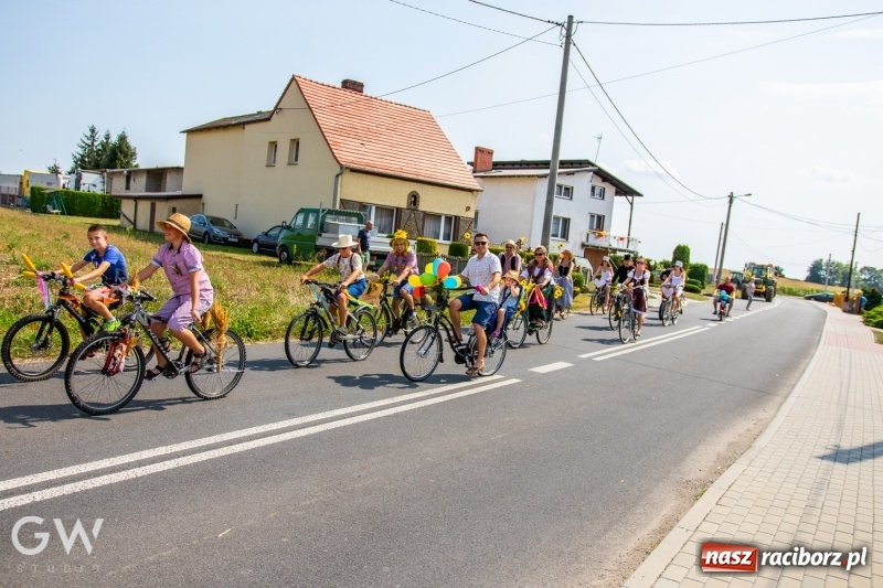 Zdjęcie w galerii na portalu naszraciborz.pl: Pierwsza pomoc na rowerach, czyli kolorowe dożynki w Makowie  wiadomości z regionu