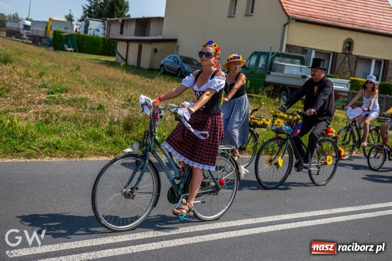 Zdjęcie w galerii na portalu naszraciborz.pl: Pierwsza pomoc na rowerach, czyli kolorowe dożynki w Makowie  wiadomości z regionu