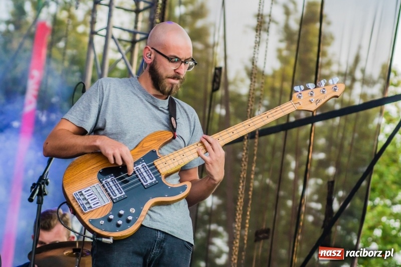 Zdjęcie w galerii na portalu naszraciborz.pl: Bartnicky Band rozgrzewał publikę na pl. Długosza FOTO i WIDEO wiadomości z regionu