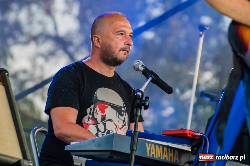 Zdjęcie w galerii na portalu naszraciborz.pl: Bartnicky Band rozgrzewał publikę na pl. Długosza FOTO i WIDEO wiadomości z regionu