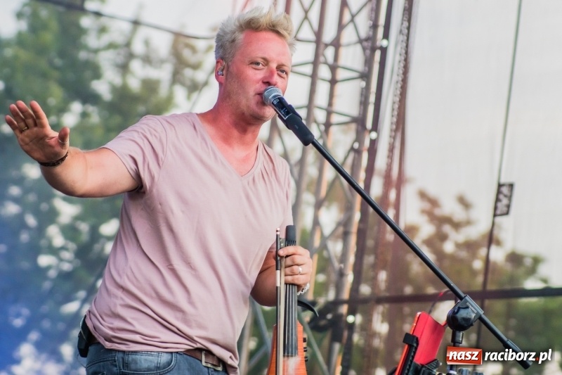 Zdjęcie w galerii na portalu naszraciborz.pl: Bartnicky Band rozgrzewał publikę na pl. Długosza FOTO i WIDEO wiadomości z regionu