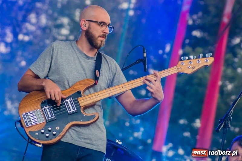 Zdjęcie w galerii na portalu naszraciborz.pl: Bartnicky Band rozgrzewał publikę na pl. Długosza FOTO i WIDEO wiadomości z regionu