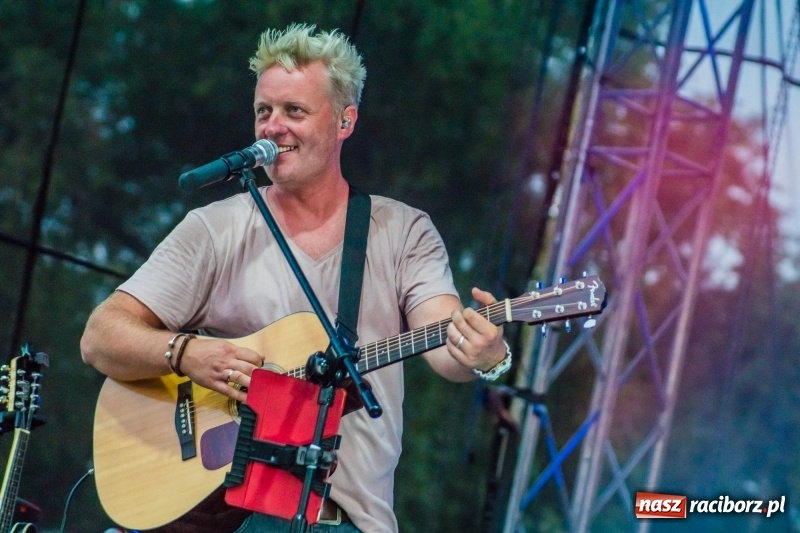 Zdjęcie w galerii na portalu naszraciborz.pl: Bartnicky Band rozgrzewał publikę na pl. Długosza FOTO i WIDEO wiadomości z regionu