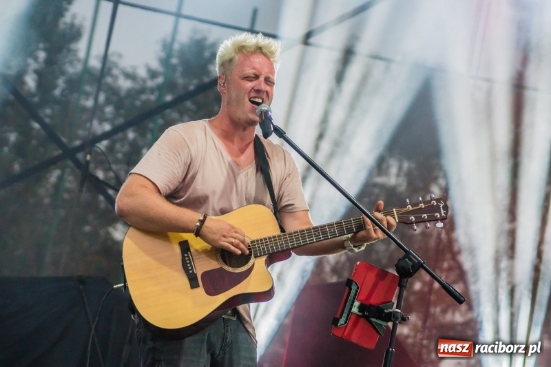 Zdjęcie w galerii na portalu naszraciborz.pl: Bartnicky Band rozgrzewał publikę na pl. Długosza FOTO i WIDEO wiadomości z regionu