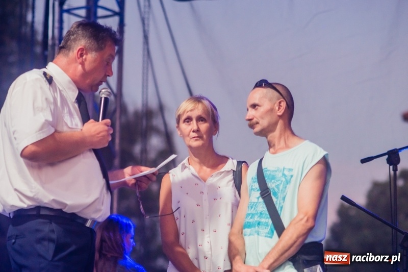 Zdjęcie w galerii na portalu naszraciborz.pl: Zażarta rywalizacja o kosze wędlin Ernestyna Janety wiadomości z regionu