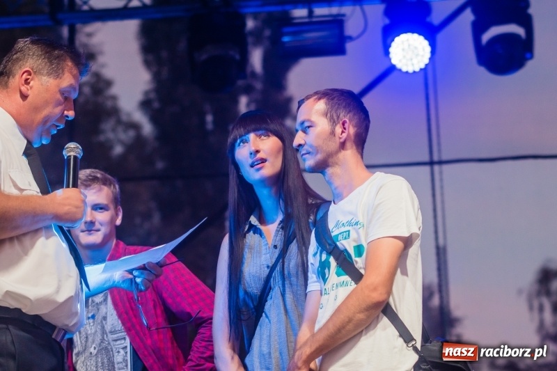 Zdjęcie w galerii na portalu naszraciborz.pl: Zażarta rywalizacja o kosze wędlin Ernestyna Janety wiadomości z regionu