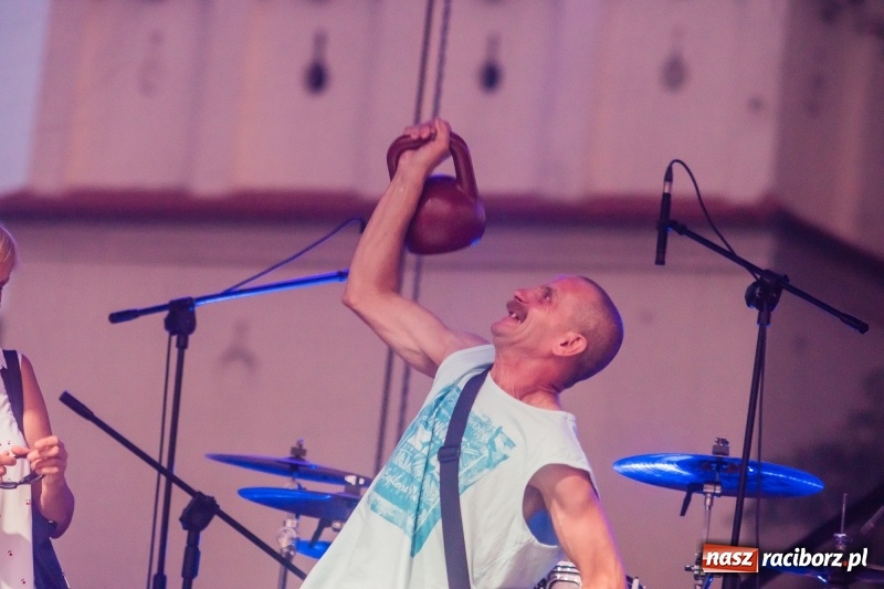 Zdjęcie w galerii na portalu naszraciborz.pl: Zażarta rywalizacja o kosze wędlin Ernestyna Janety wiadomości z regionu