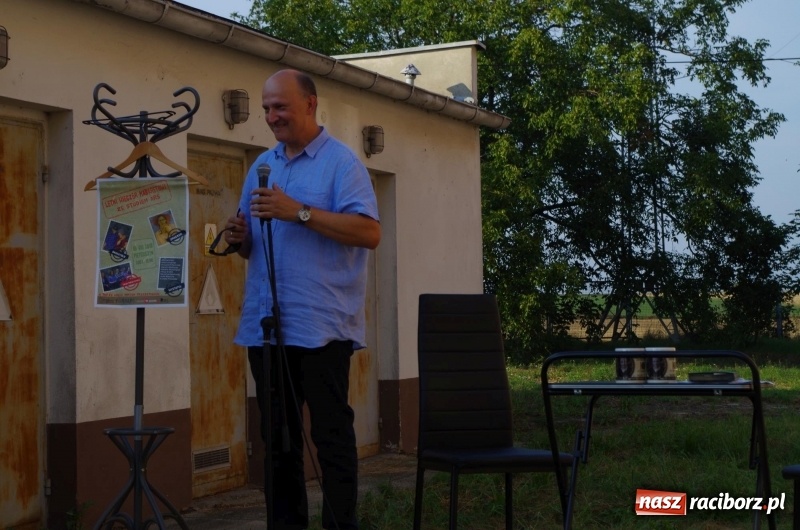 Zdjęcie w galerii na portalu naszraciborz.pl: Letni plenerowy wieczór kabaretowy w Pietraszynie  wiadomości z regionu