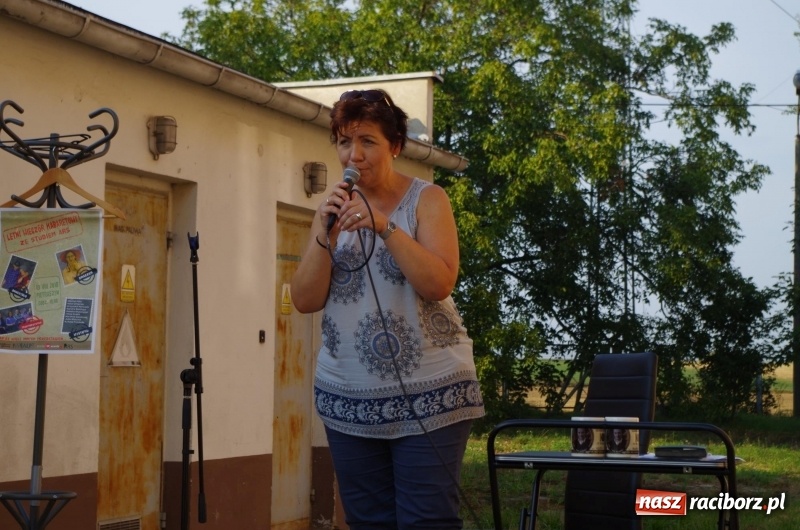 Zdjęcie w galerii na portalu naszraciborz.pl: Letni plenerowy wieczór kabaretowy w Pietraszynie  wiadomości z regionu