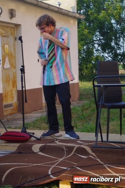 Zdjęcie w galerii na portalu naszraciborz.pl: Letni plenerowy wieczór kabaretowy w Pietraszynie  wiadomości z regionu