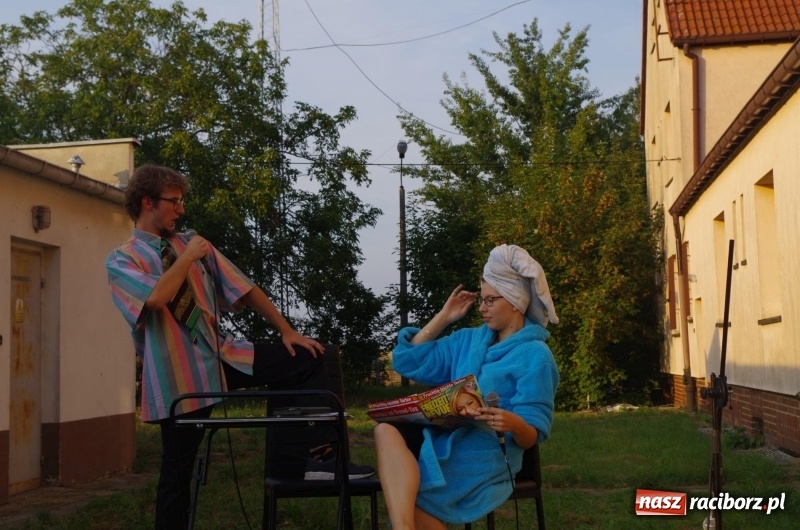 Zdjęcie w galerii na portalu naszraciborz.pl: Letni plenerowy wieczór kabaretowy w Pietraszynie  wiadomości z regionu