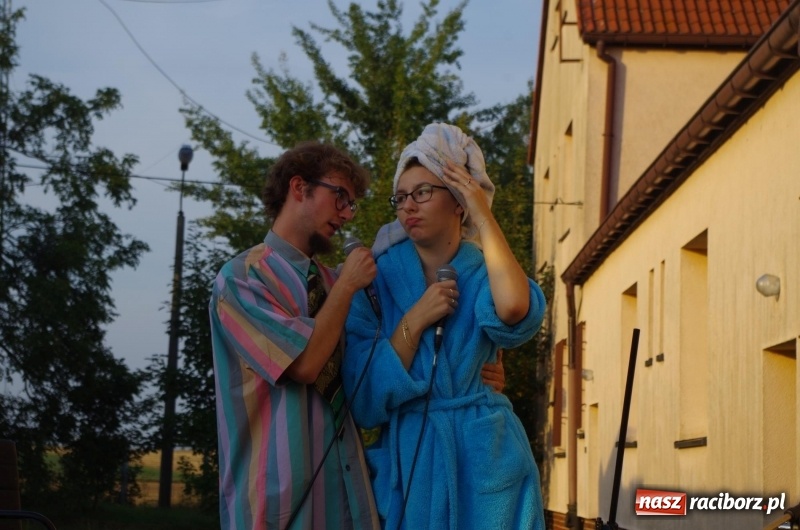 Zdjęcie w galerii na portalu naszraciborz.pl: Letni plenerowy wieczór kabaretowy w Pietraszynie  wiadomości z regionu