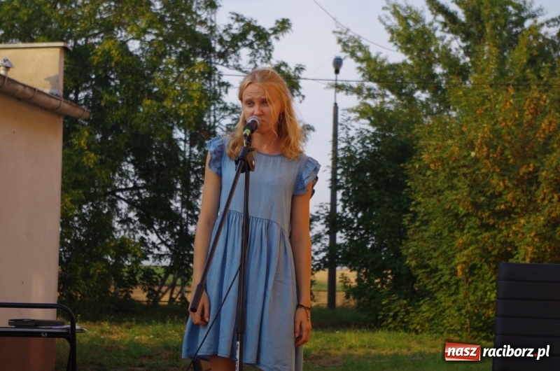 Zdjęcie w galerii na portalu naszraciborz.pl: Letni plenerowy wieczór kabaretowy w Pietraszynie  wiadomości z regionu