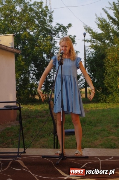 Zdjęcie w galerii na portalu naszraciborz.pl: Letni plenerowy wieczór kabaretowy w Pietraszynie  wiadomości z regionu