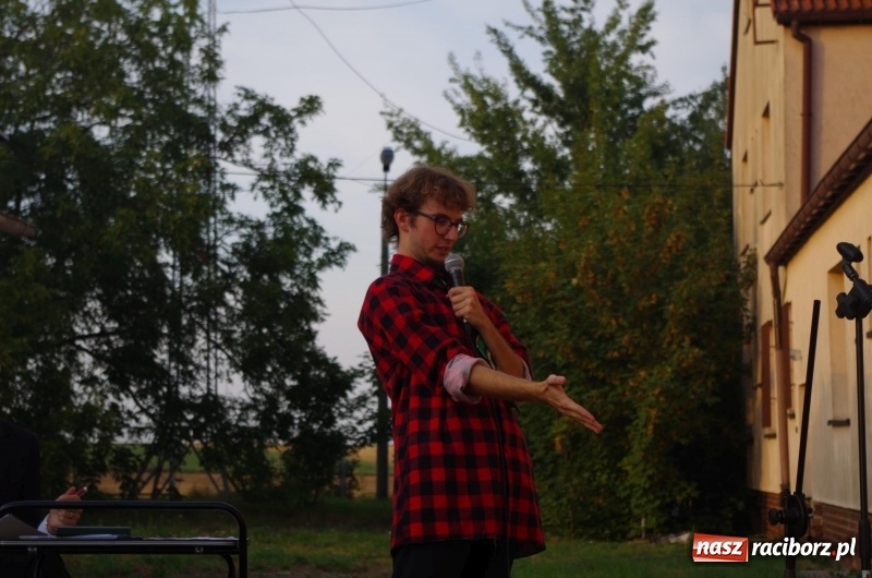 Zdjęcie w galerii na portalu naszraciborz.pl: Letni plenerowy wieczór kabaretowy w Pietraszynie  wiadomości z regionu