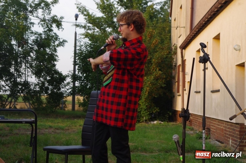 Zdjęcie w galerii na portalu naszraciborz.pl: Letni plenerowy wieczór kabaretowy w Pietraszynie  wiadomości z regionu