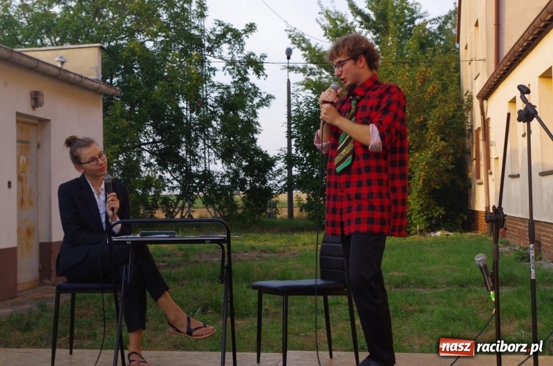 Zdjęcie w galerii na portalu naszraciborz.pl: Letni plenerowy wieczór kabaretowy w Pietraszynie  wiadomości z regionu