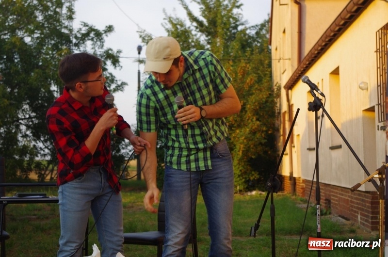 Zdjęcie w galerii na portalu naszraciborz.pl: Letni plenerowy wieczór kabaretowy w Pietraszynie  wiadomości z regionu