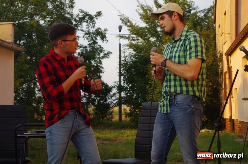 Zdjęcie w galerii na portalu naszraciborz.pl: Letni plenerowy wieczór kabaretowy w Pietraszynie  wiadomości z regionu