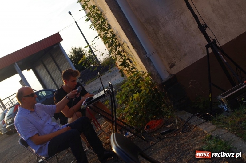 Zdjęcie w galerii na portalu naszraciborz.pl: Letni plenerowy wieczór kabaretowy w Pietraszynie  wiadomości z regionu