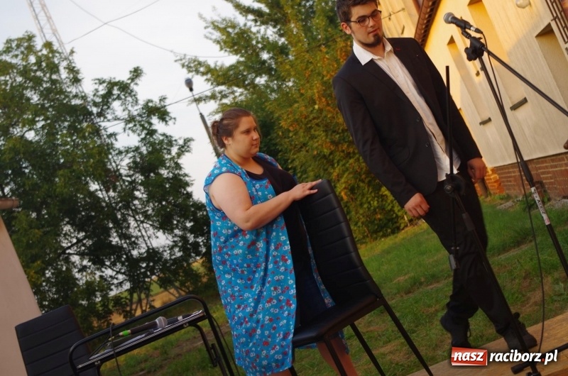 Zdjęcie w galerii na portalu naszraciborz.pl: Letni plenerowy wieczór kabaretowy w Pietraszynie  wiadomości z regionu