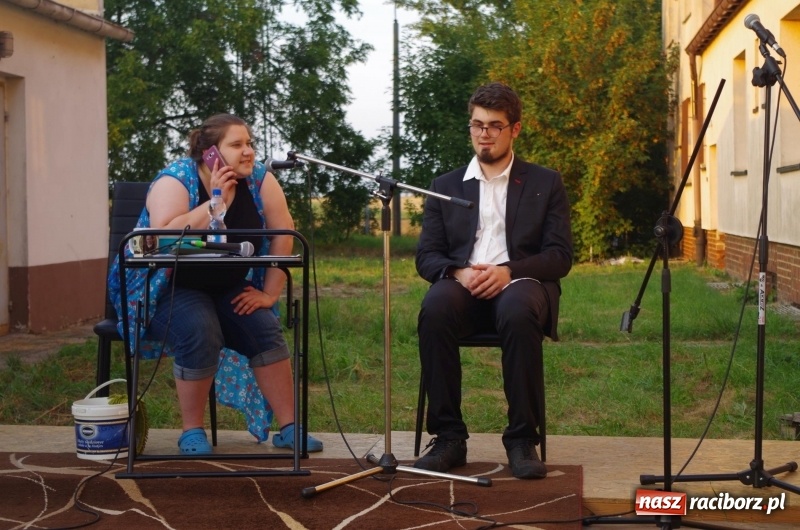 Zdjęcie w galerii na portalu naszraciborz.pl: Letni plenerowy wieczór kabaretowy w Pietraszynie  wiadomości z regionu