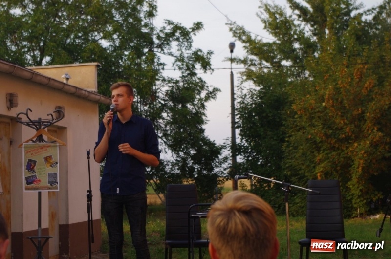 Zdjęcie w galerii na portalu naszraciborz.pl: Letni plenerowy wieczór kabaretowy w Pietraszynie  wiadomości z regionu