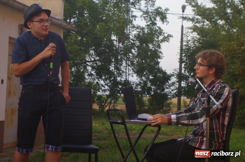 Zdjęcie w galerii na portalu naszraciborz.pl: Letni plenerowy wieczór kabaretowy w Pietraszynie  wiadomości z regionu