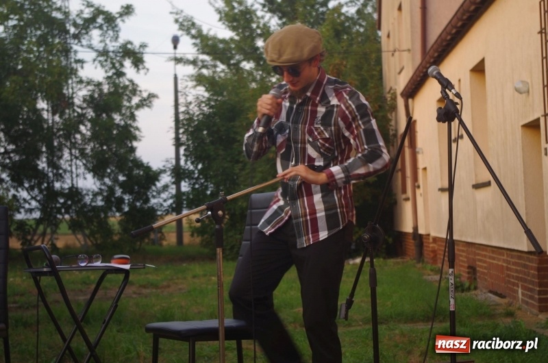 Zdjęcie w galerii na portalu naszraciborz.pl: Letni plenerowy wieczór kabaretowy w Pietraszynie  wiadomości z regionu