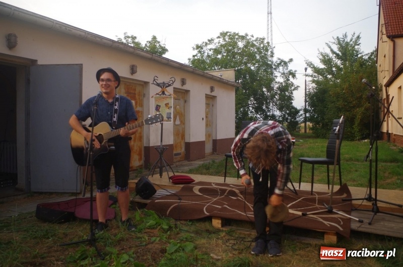 Zdjęcie w galerii na portalu naszraciborz.pl: Letni plenerowy wieczór kabaretowy w Pietraszynie  wiadomości z regionu
