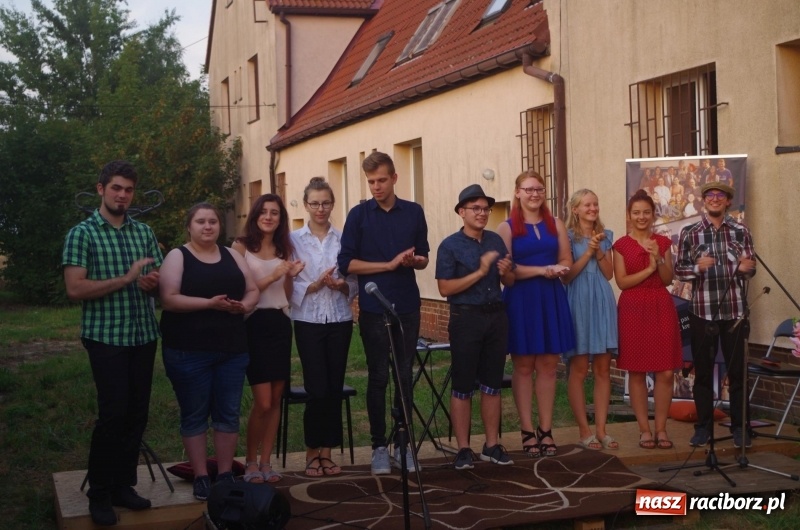 Zdjęcie w galerii na portalu naszraciborz.pl: Letni plenerowy wieczór kabaretowy w Pietraszynie  wiadomości z regionu