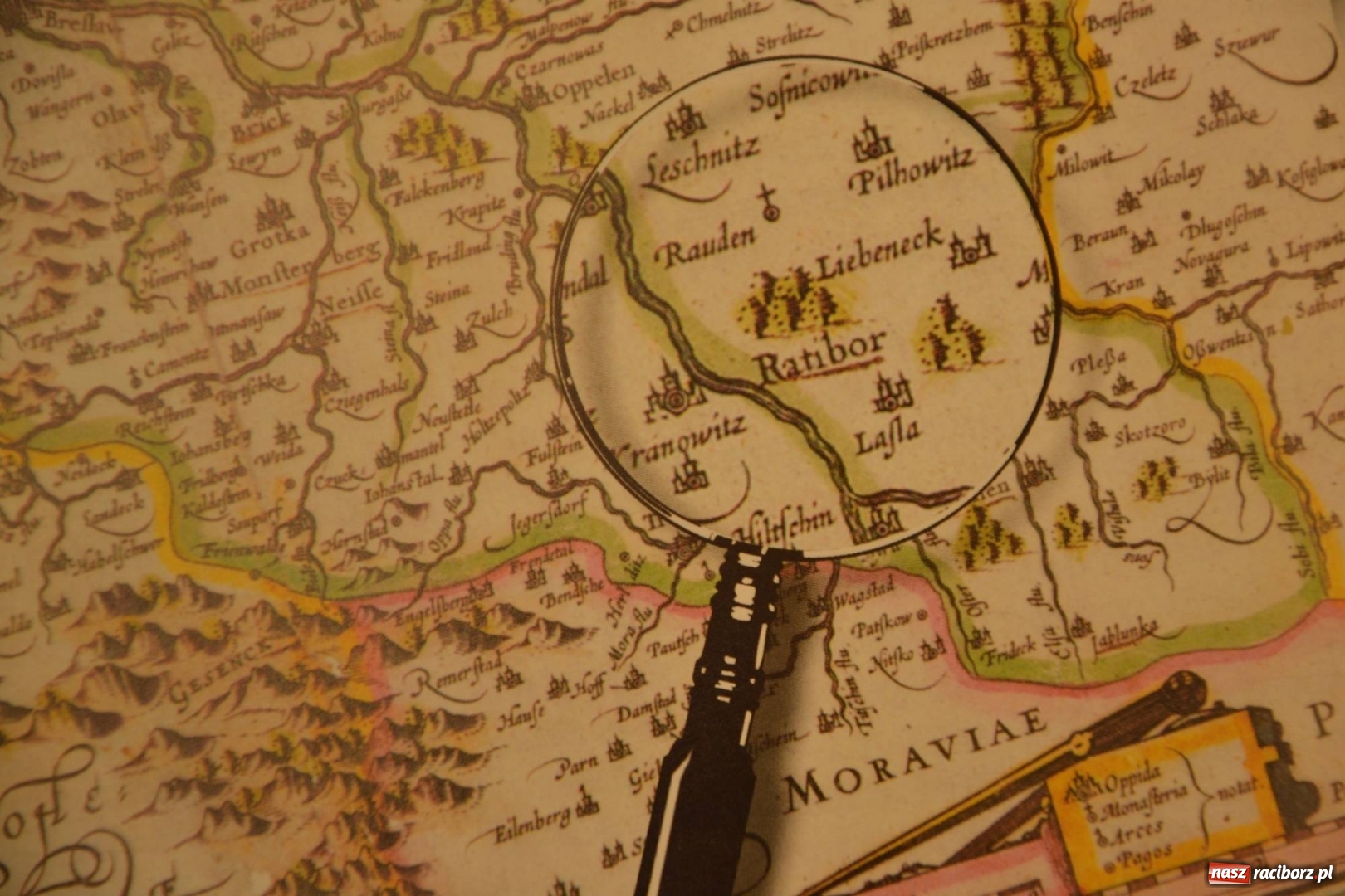 Zdjęcie w galerii na portalu naszraciborz.pl: Pamiątki związane z rodziną von Ratibor trafiły na zamek  wiadomości z regionu