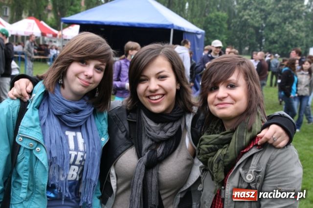 Zdjęcie w galerii na portalu naszraciborz.pl: W deszczu i rytmach hip-hopu  wiadomości z regionu