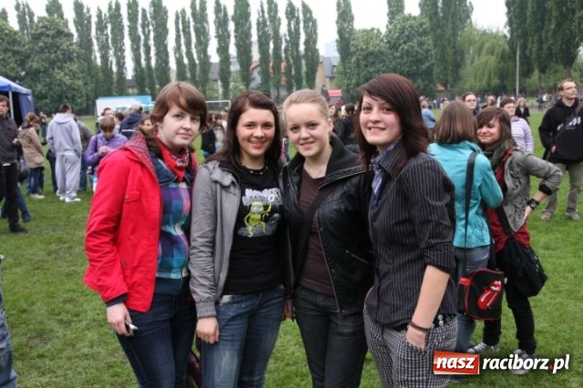 Zdjęcie w galerii na portalu naszraciborz.pl: W deszczu i rytmach hip-hopu  wiadomości z regionu