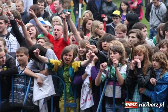 Zdjęcie w galerii na portalu naszraciborz.pl: W deszczu i rytmach hip-hopu  wiadomości z regionu