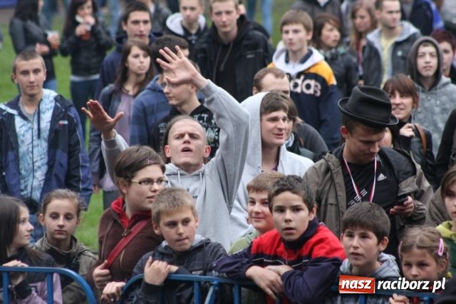 Zdjęcie w galerii na portalu naszraciborz.pl: W deszczu i rytmach hip-hopu  wiadomości z regionu