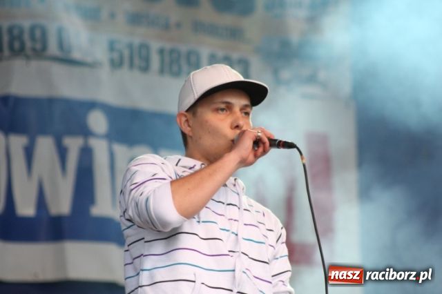 Zdjęcie w galerii na portalu naszraciborz.pl: W deszczu i rytmach hip-hopu  wiadomości z regionu