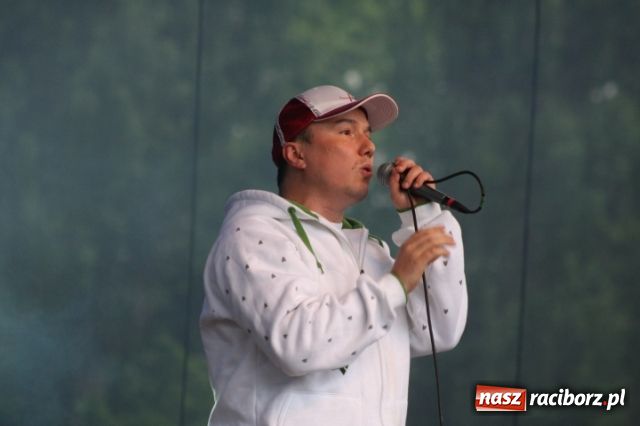 Zdjęcie w galerii na portalu naszraciborz.pl: W deszczu i rytmach hip-hopu  wiadomości z regionu