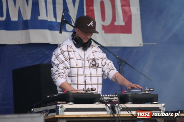 Zdjęcie w galerii na portalu naszraciborz.pl: W deszczu i rytmach hip-hopu  wiadomości z regionu