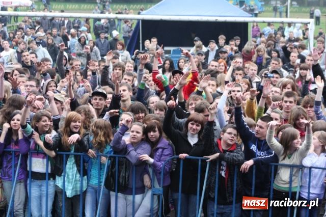 Zdjęcie w galerii na portalu naszraciborz.pl: W deszczu i rytmach hip-hopu  wiadomości z regionu