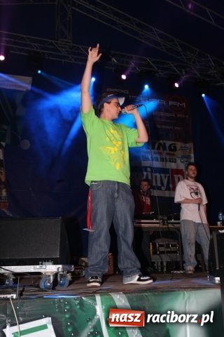 Zdjęcie w galerii na portalu naszraciborz.pl: W deszczu i rytmach hip-hopu  wiadomości z regionu